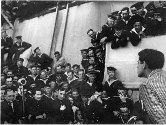 Выступление перед морякамичерноморцами 1942 г МХЭТ С Германом Новиковым - фото 18