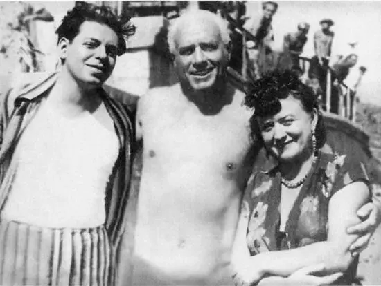 С М В Мироновой и И С Козловским Ялта 1954г На теннисном корте с Л - фото 22