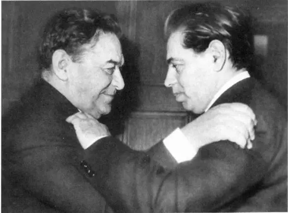 С Леонидом Осиповичем Утесовым 1950е гг С дочерью Екатериной и внуком - фото 68