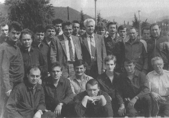На сборах в лагере спецподготовки ПВО в Туапсе 1986 год В центре - фото 11