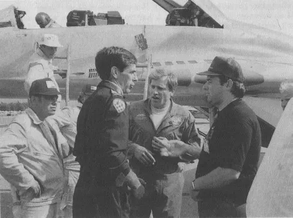 Боб Уэйд стал первым западным летчиком совершившим полет на МиГ29 на авиашоу - фото 22