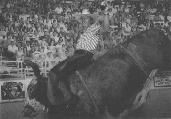 Взять быка за рога Техас 1990 год Тренаж перед долгожданным полетом Кевина - фото 28