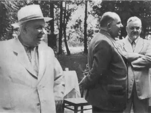 С Кагановичем и Булганиным в Подмосковье 1956 г С П Е Шелестом на - фото 48