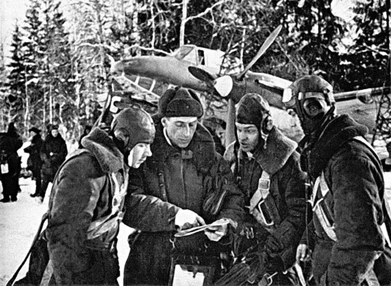 Получают задание Калининский фронт начало 1942 г Фото Б Вдовенко Положение - фото 34