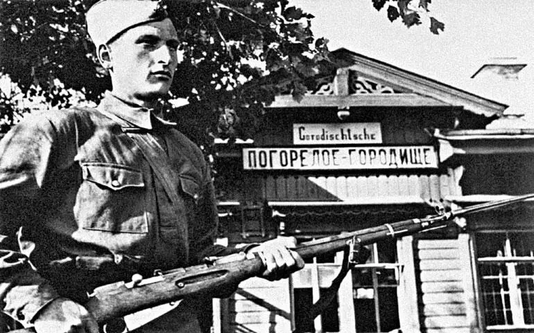 В освобожденном п Погорелое Городище Август 1942 г Бой за деревню Август - фото 64
