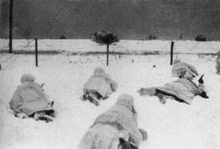 Перед немецкими позициями Западнее Ржева ноябрь 1942 г Трудно согласиться и - фото 79