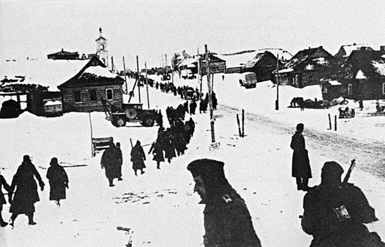 Части вермахта уходят из Ржева Март 1943 г Части вермахта уходят из Ржева - фото 98