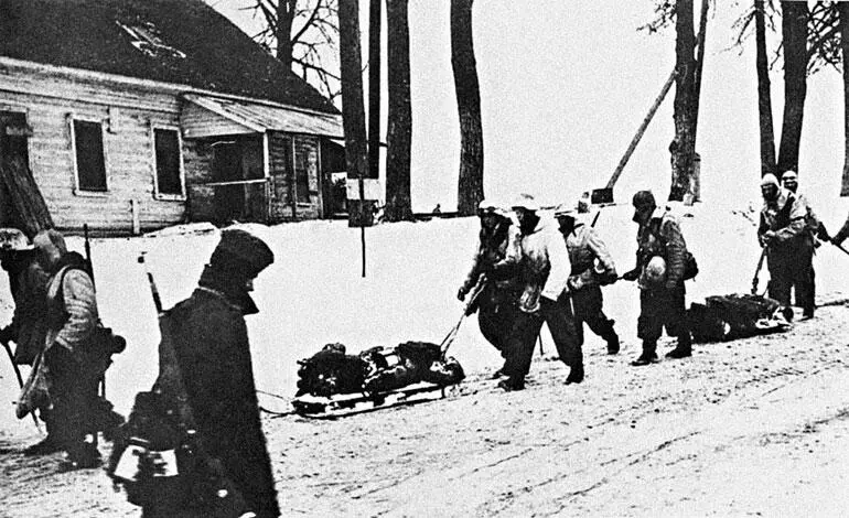 Части вермахта уходят из Ржева Март 1943 г В материалах 31й армии есть - фото 99