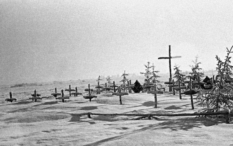Немецкое кладбище у Бочарово Район Ржева зима 19421943 гг Так в январе - фото 128