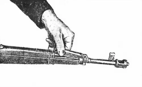 Рис 49 Снятие кожуха Рис 50 Снятие ствольной накладки Рис 51 - фото 49