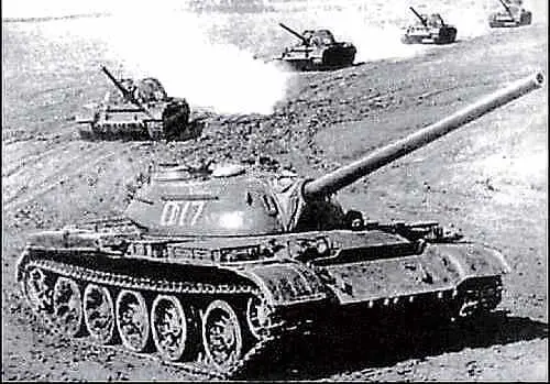 Т54 новейший танк того времени Но и восставшие не теряли времени даром - фото 63
