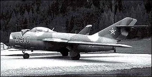 Китайская версия МиГ15бис J2 8 марта 1965 г 9я бригада морской пехоты США - фото 155