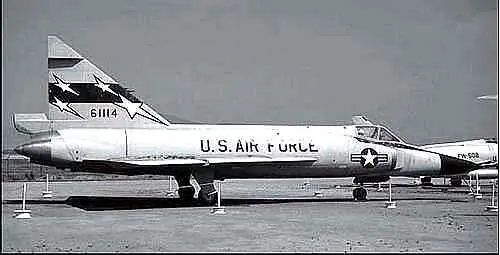 Самый бесполезный самолет истребительперехватчик F102 Delta Dagger Поставки - фото 168