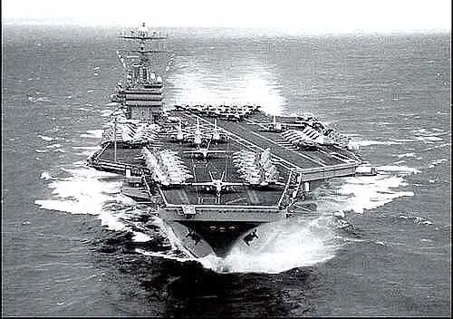 Авианосец CVN70 Карл Винстон готовится поднять в воздух свои самолеты - фото 186
