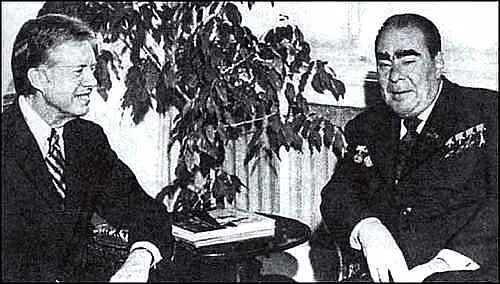 1978 г Дж Картер и Л И Брежнев на переговорах по ОСВ2 в Вене Брежнев все - фото 217