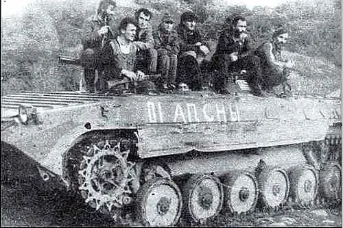 Экипаж легендарной БМП 01 АПСНЫ абхазской армии отбитой у противника в бою у - фото 250