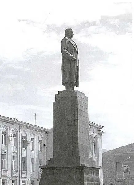 Памятник Сталину в Гори Фото Артема Драбкина Агара и прилегающей к Шотацкаро - фото 22
