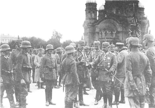 Вильгельм II Гогенцоллерн вручает награды Варшава сентябрь 1915 Примечания - фото 26