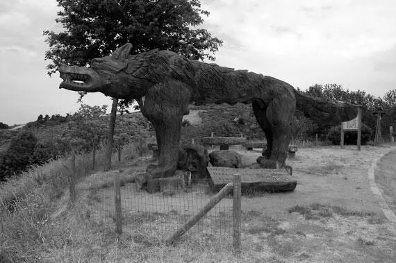 Деревянная скульптура изображающая зверя из Жеводана В конце 1764 г в - фото 10