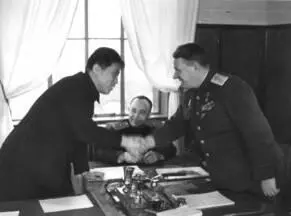 Ким Ир Сен и генерал Чистяков 1947 г Таким образом на вершине власти в - фото 6