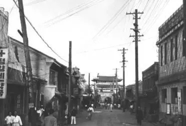 Улица в Пхеньяне Сентябрь 1950 г С началом Корейской войны ситуация на Севере - фото 19