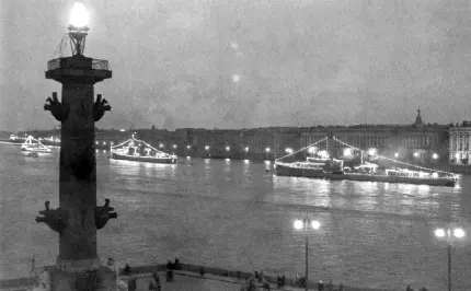 Иллюминированные корабли на Неве А вечером были массовые гулянья и - фото 103