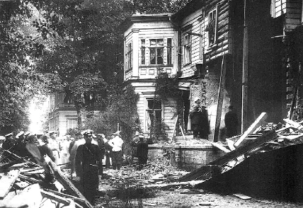Дача ПА Столыпина на Аптекарском острове после взрыва 12 августа 1906 г В - фото 131