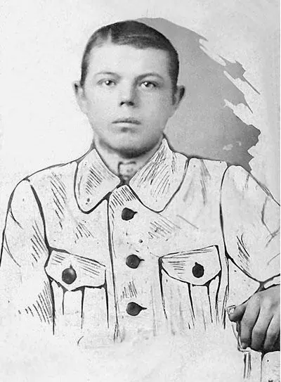 Василий Кудашев в юности Василий Кудашев 1920е гг 2IX Михаил сейчас - фото 8