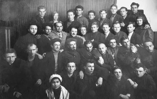 Писателичлены МАПП московской ассоциации пролетарских писателей Слева - фото 90