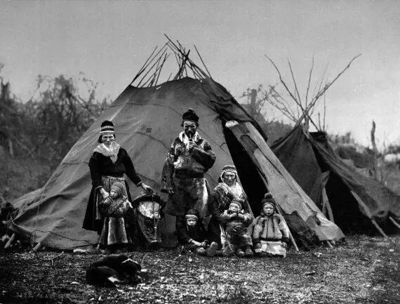 Саамская семья в Норвегии около 1900 г Однако со второй половины XVIII - фото 24