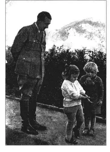 Adolf Hitler Предыдущие 15 фотографий а также подписи к ним взяты из - фото 65