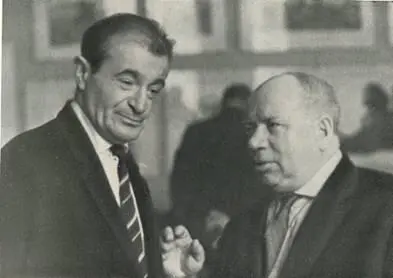 М Светлов и А Прокофьев 1963 г Фото А Лесса М Светлов с литовскими - фото 23
