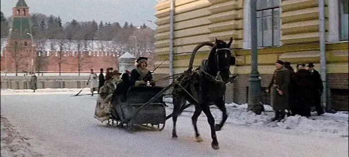 Кроме того в прошлом веке набережная была огорожена чугунной решеткой а не - фото 22