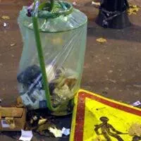 Урна которую мыть не надо никогда только улицу вокруг Париж Происхождение - фото 123