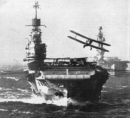 Авианосцы Зейдлиц и Мольтке на боевых учениях на Балтике июль 1940 - фото 35