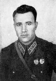 Командир эскадрильи майор П И РОДИОНОВ Штурман эскадрильи капитан Е И - фото 20