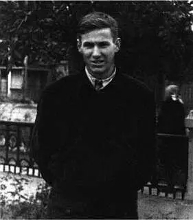Борис Ельцин студент 1950е гг Борис Ельцин справа в общежитии - фото 5