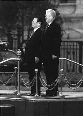 С председателем КНР Цзян Цзэминем 1996й год выборов Во время поездки по - фото 36