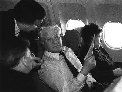 1996й год выборов Во время поездки по стране На молодежном рокконцерте во - фото 37