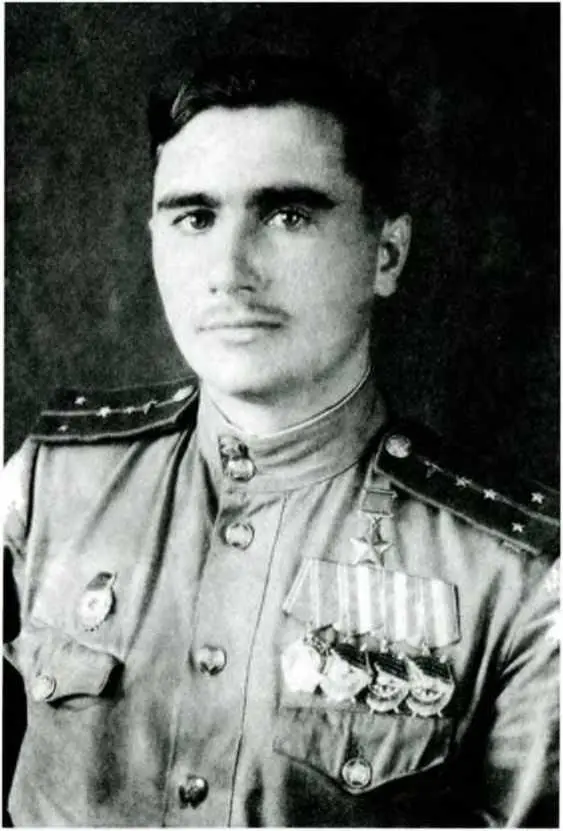 Командир эскадрильи 68гo гиап Виктор Колядин 1945 Инструктор аэроклуба и - фото 13