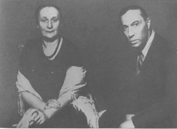 Анна Ахматова и Борис Пастернак 1946 Председательствовал Горький - фото 28