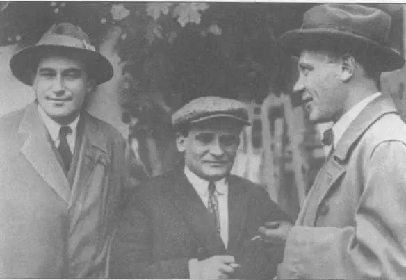 С Валентином Катаевым и Михаилом Булгаковым 1931 Илья Ильф Если - фото 9