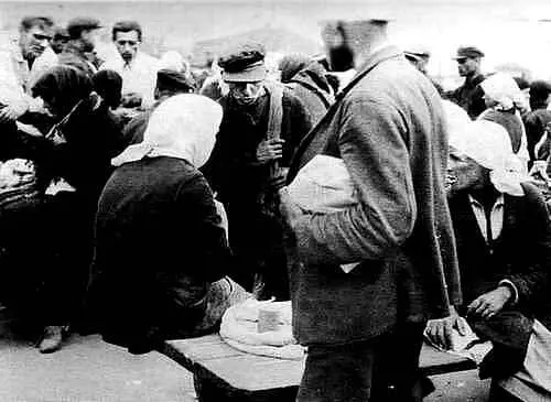 Продажа зерна на рынке Харькова 1933 год Фото инж А Винербергера Жертвы - фото 7
