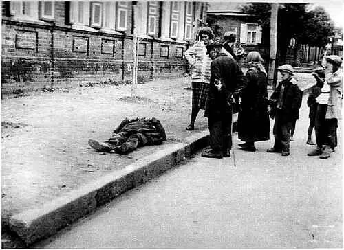 Умерший от голода на улице Харькова 1933 год Фото инж А Винербергера - фото 9