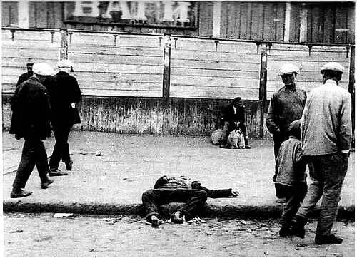 Очередная жертва на улицах Харькова 1933 год Фото инж А Винербергера - фото 11