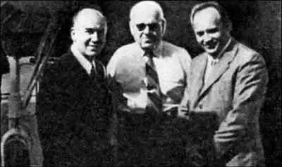 Салон авиации и космонавтики в Ле Бурже 1973 год Около Ка26 Сергей Игоревич - фото 30