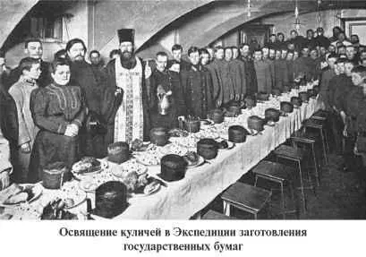 Только после десяти на опустелых притихших улицах начали показываться - фото 134