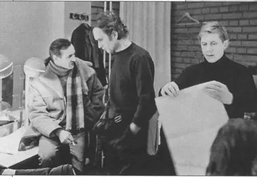За кулисами Леонид Филатов Константин Желдин и я 1984 Валентин Распутин у - фото 18