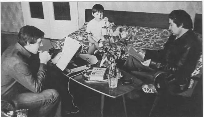 Валентин Распутин у меня в гостях На заднем плане Денис 1973 С - фото 19