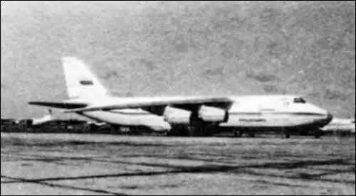 Ан124 Руслан с эмблемой НИИ ВВС участник рекордного кругосветного перелета - фото 72